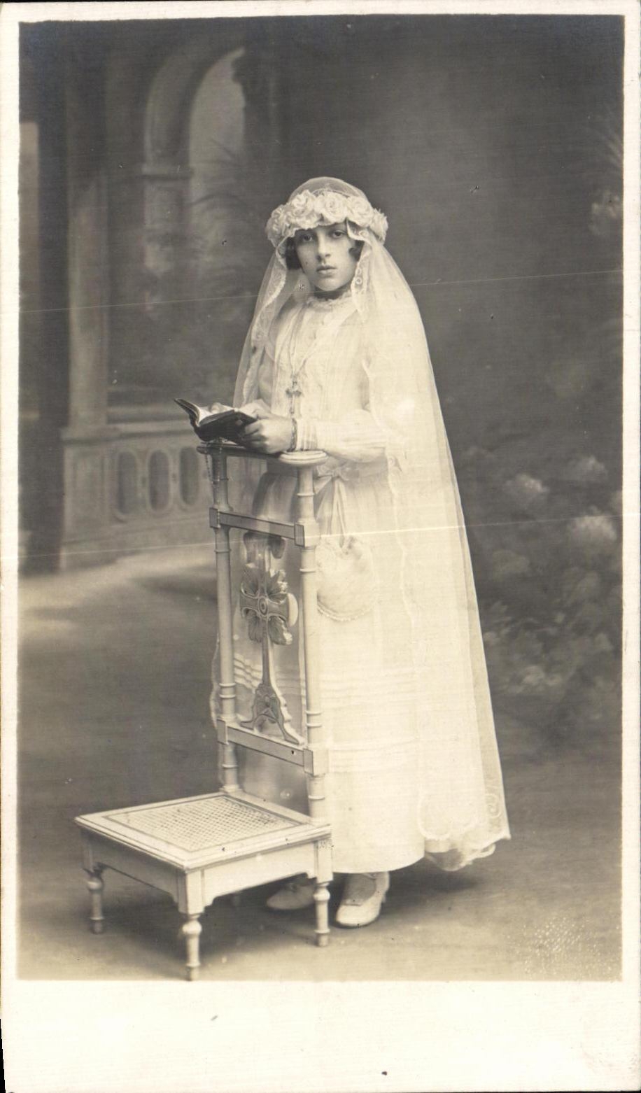 CARTE PHOTO Enfant Communiante Folklore 