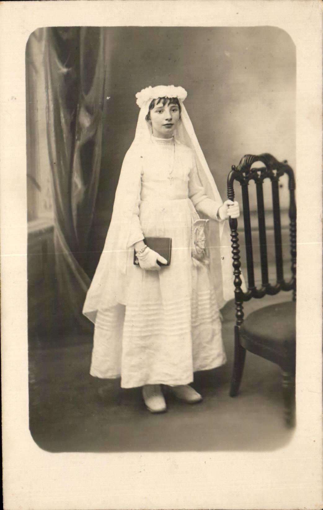 CARTE PHOTO Enfant Communiante Folklore 