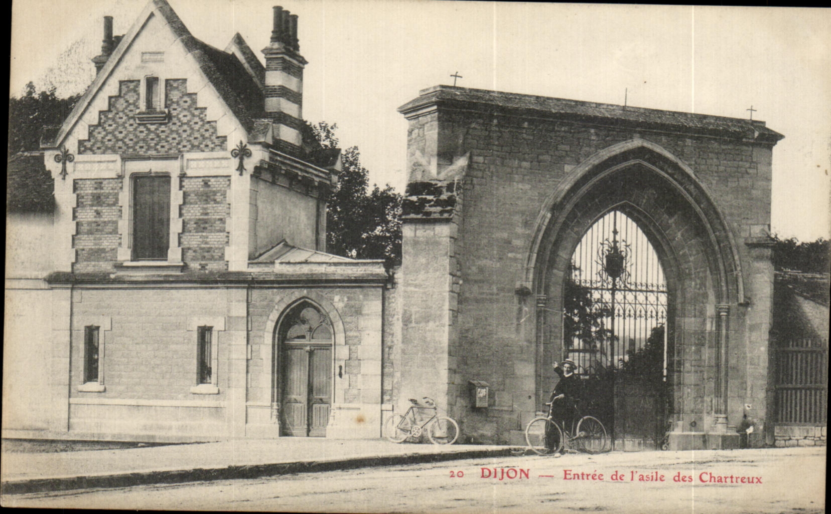 CPA Dijon Entree de l'asile des Chartreux