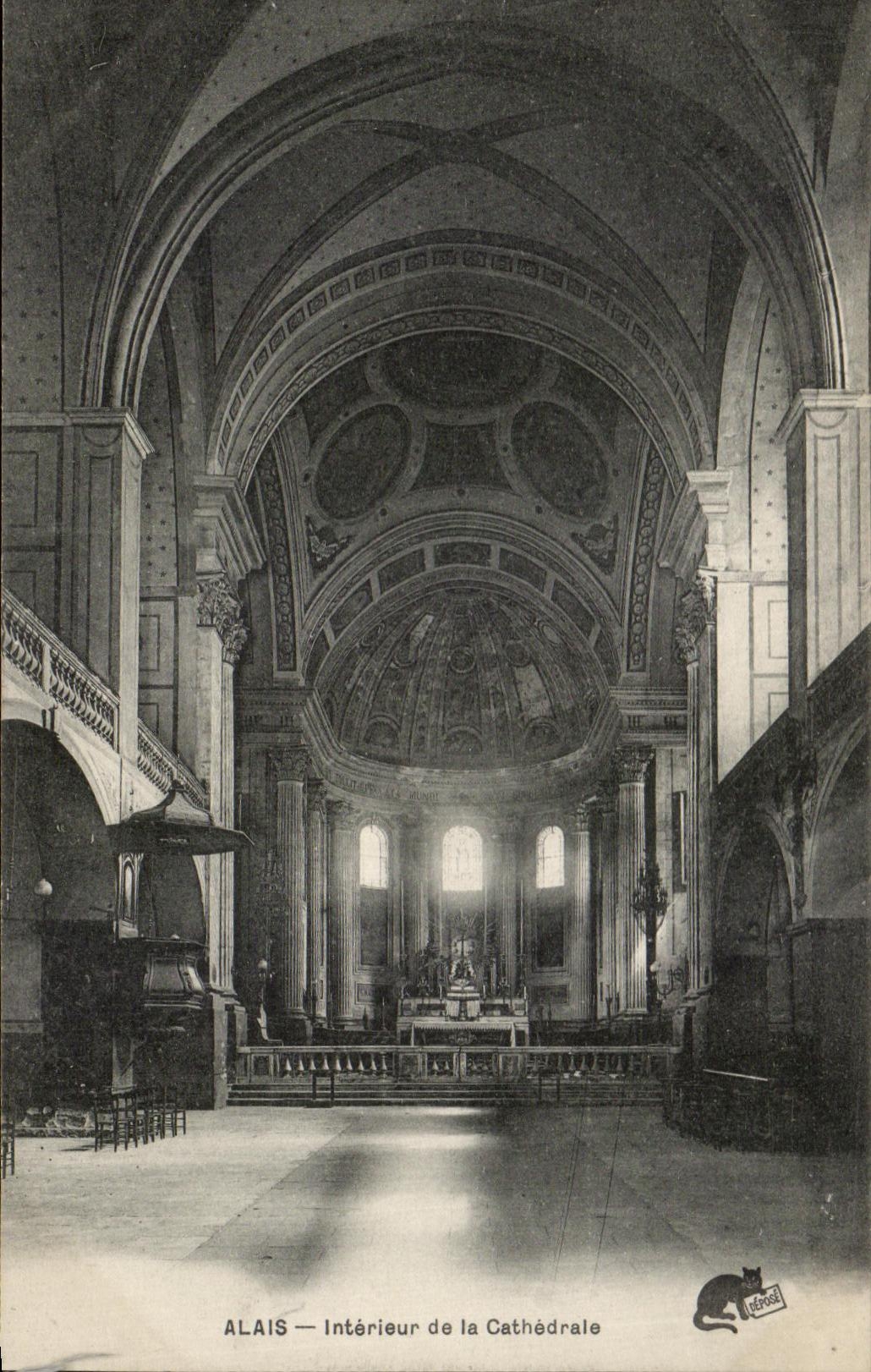 CPA Alais Interieur de la Cathedrale