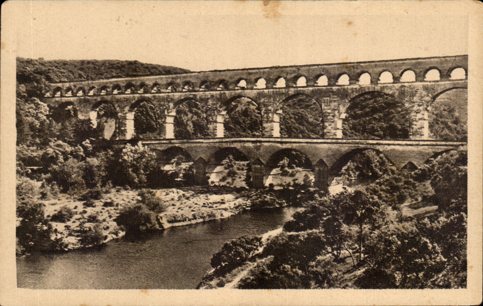 CPA Le Pont du Gard Aqueduc romain 