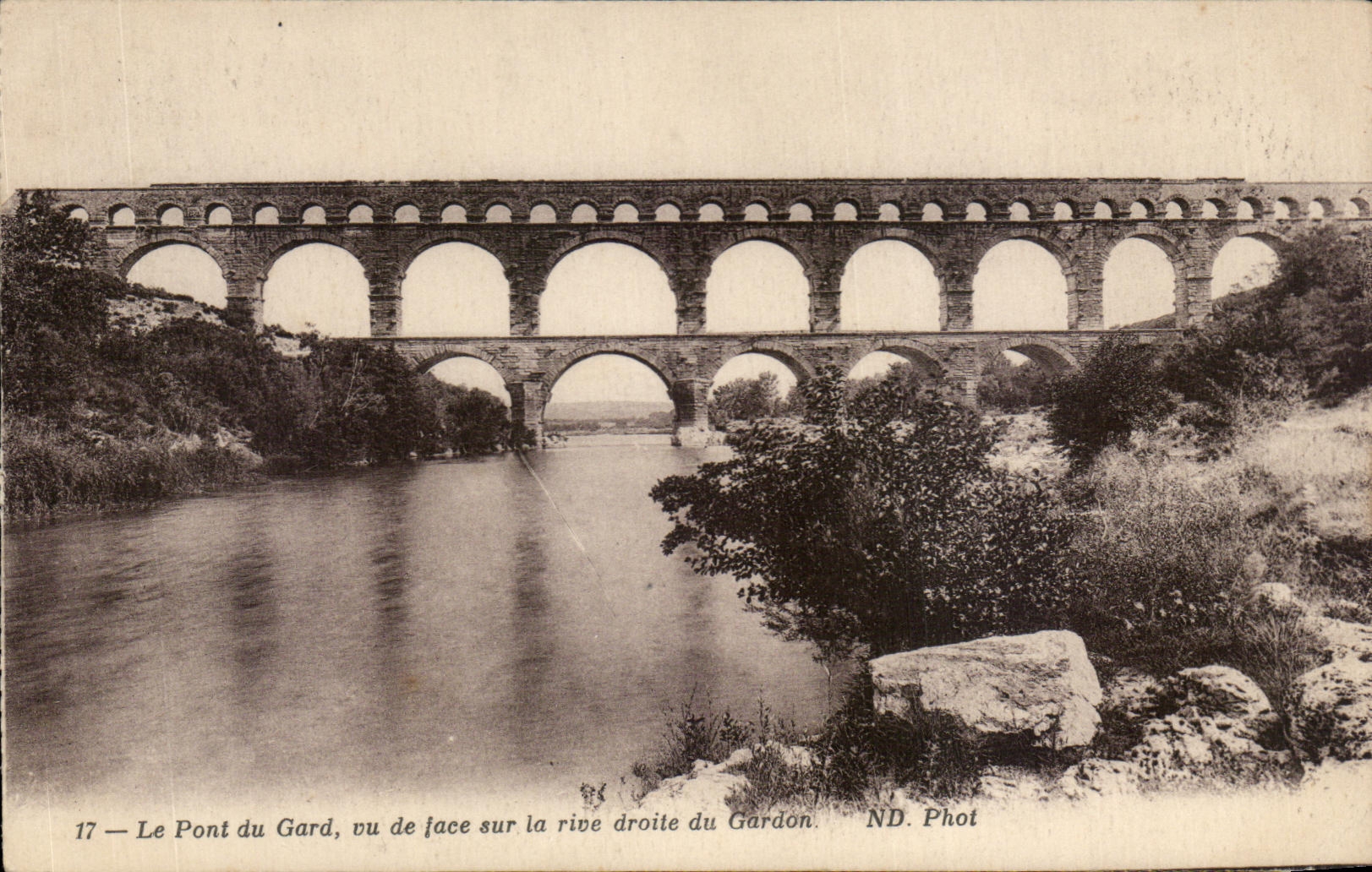 CPA the Bridge of the Gard seen of face on Right Bank of Gardon