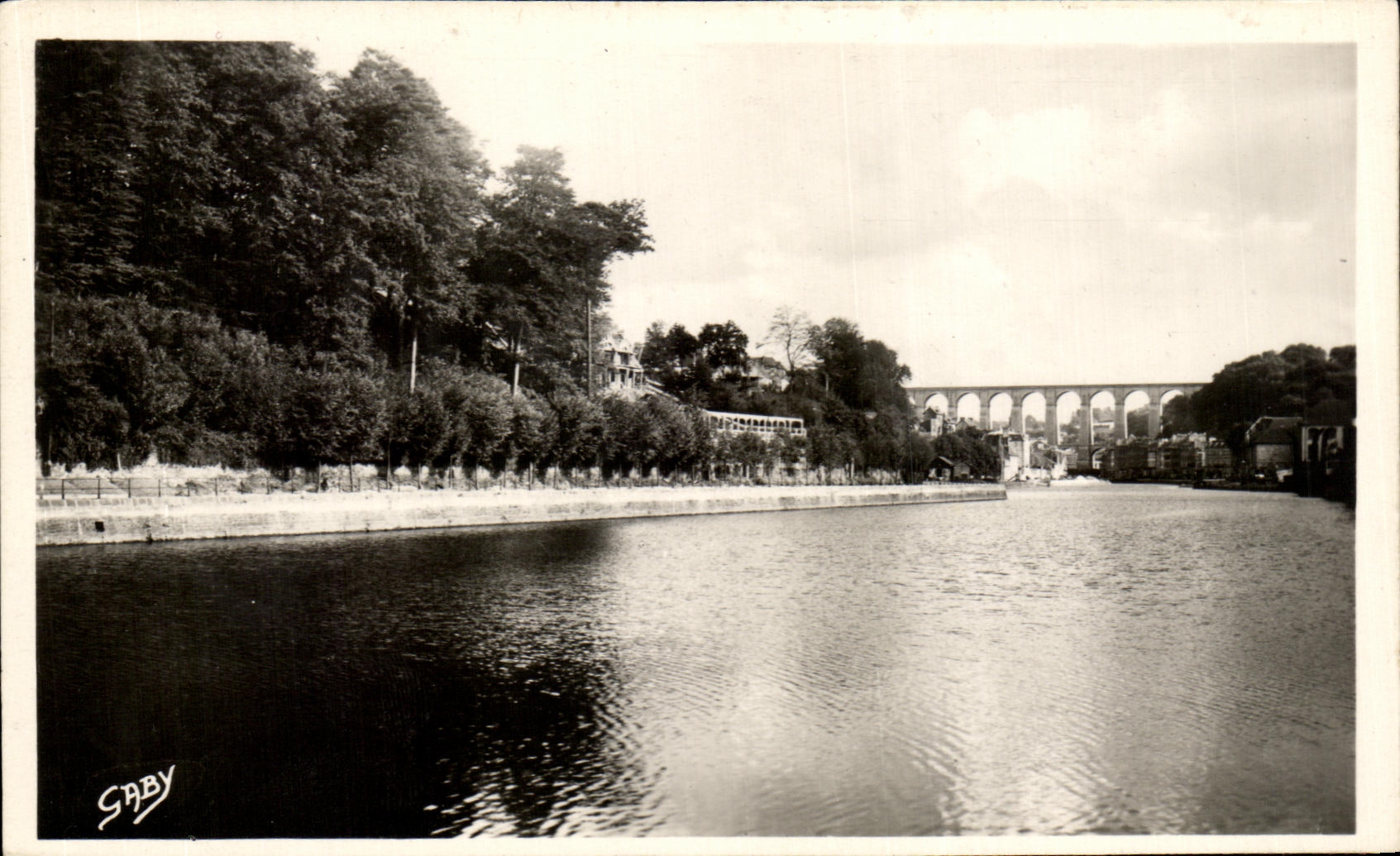 CPA Morlaix La Riviere et le Viaduc