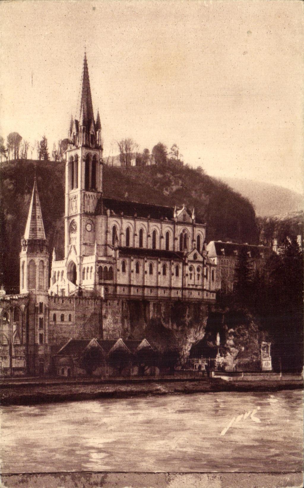 CPA Toute La France Lourdes La Basilique Et La Grotte