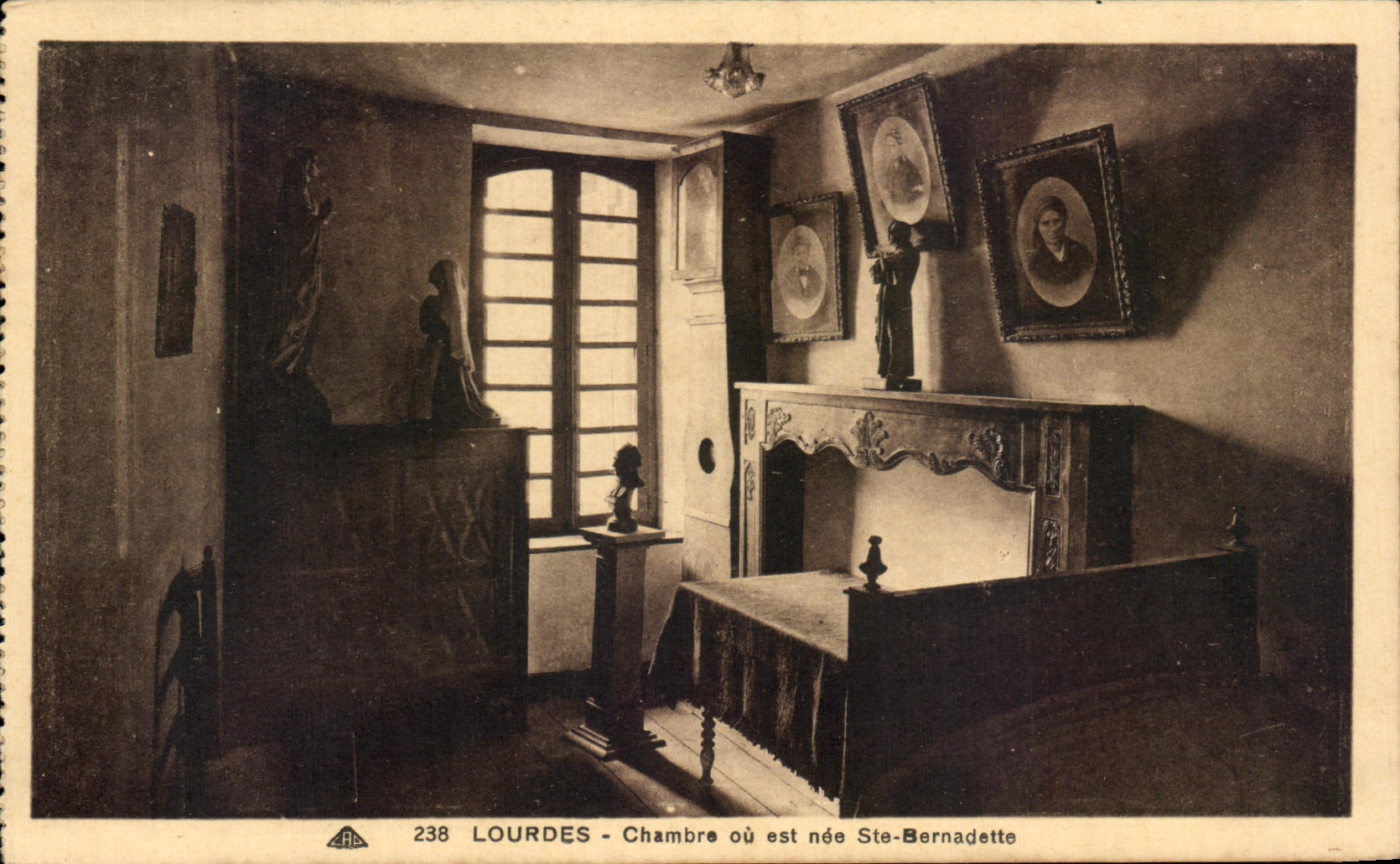 CPA Lourdes Chambre ou est nee Ste Bernadette