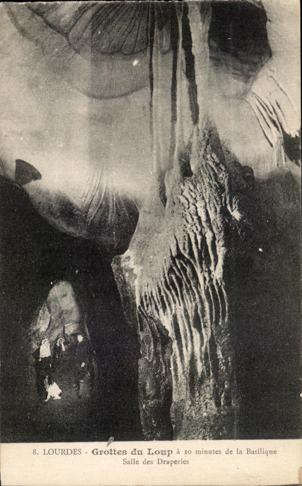 CPA Lourdes Grottes du Loup a 10 minutes de la Basilique Salle des Draperies