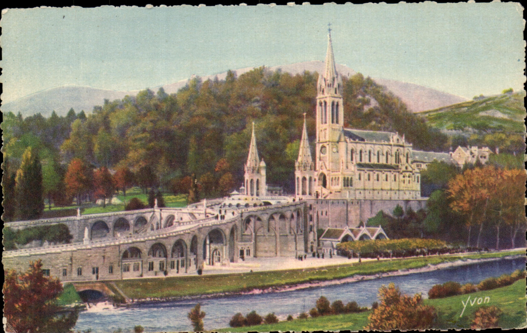 CPA Lourdes La Basilique et le Gave de Pau