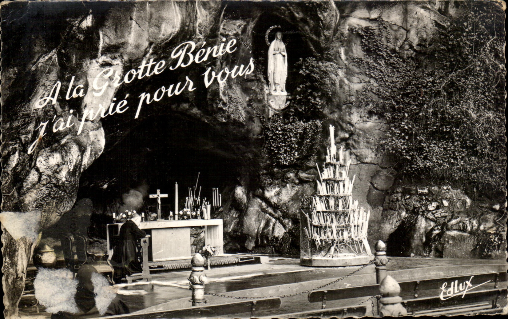 CPA Lourdes La Grotte Miraculeuse dont le Nouvel Autel 