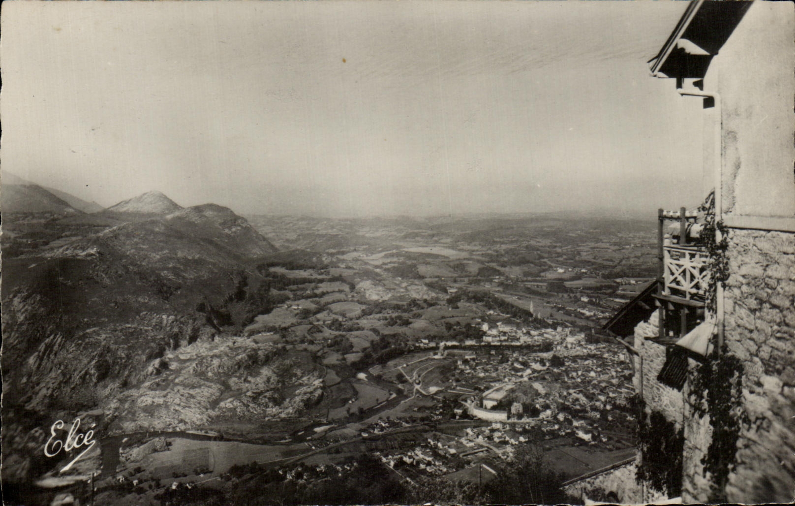 CPA Lourdes Vue generale et le Beout Prise du Pic du Jer