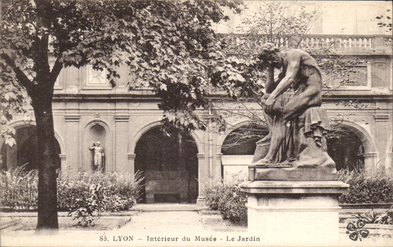 CPA Interior Lyon Of the Museum the Garden