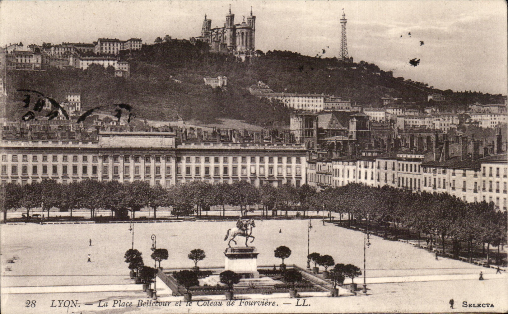 CPA Lyon the Place Bellecour And Coteau De Fourviere
