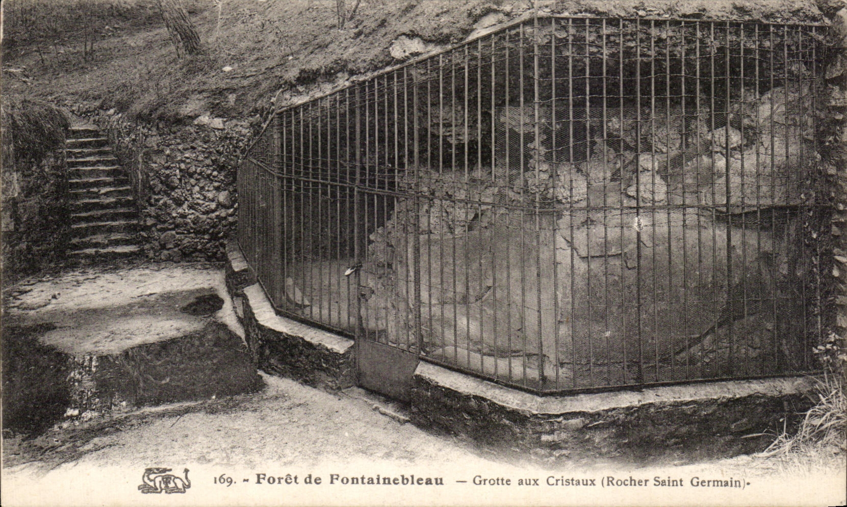 CPA Fontainebleau Foret Grotte aux cristaux Rocher Saint Germain 
