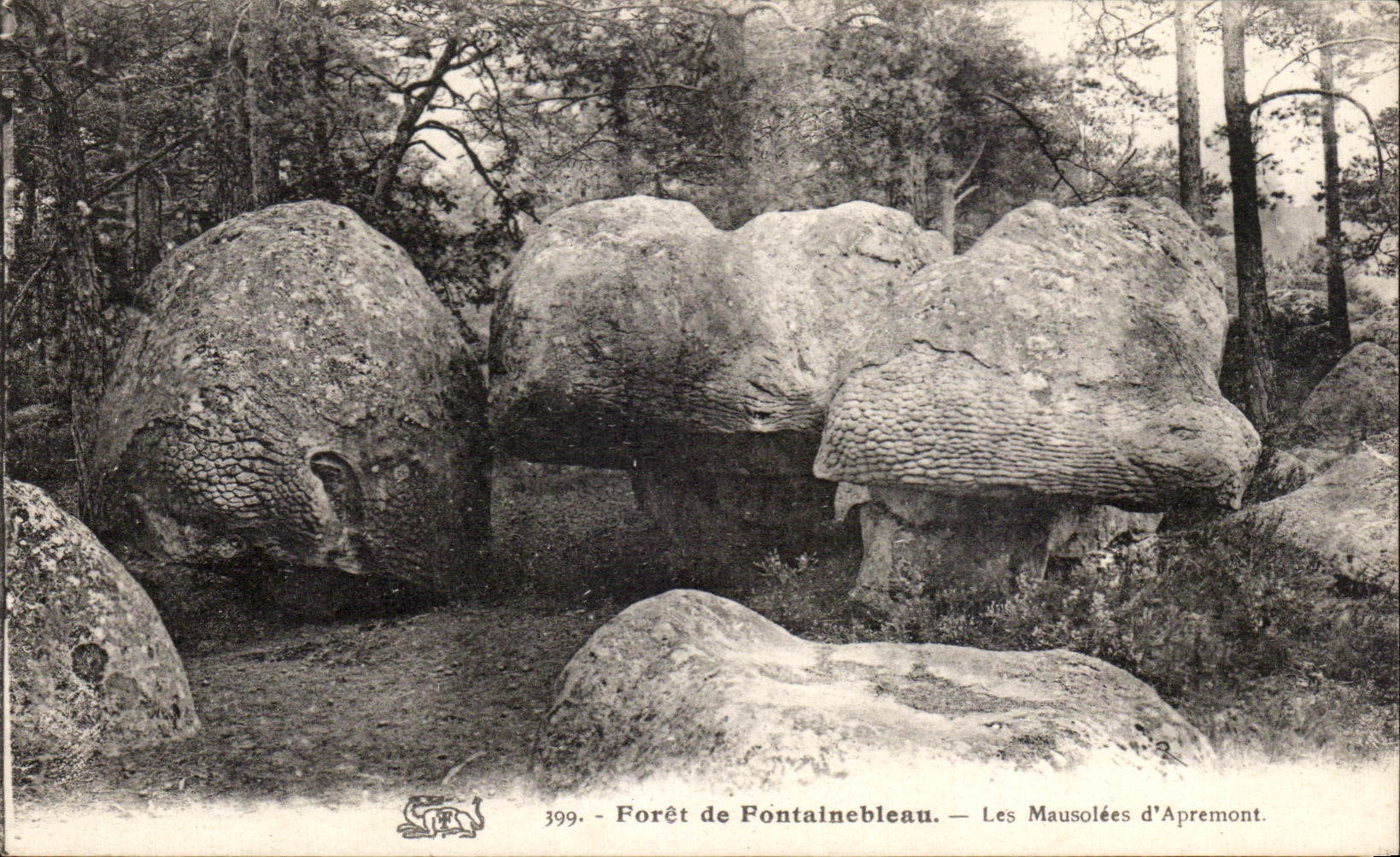 CPA Fontainebleau Foret Les mausolees d'Apremont