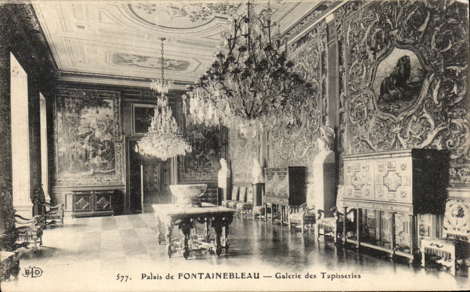 CPA Fontainebleau Palais Galerie des tapisseries Lion