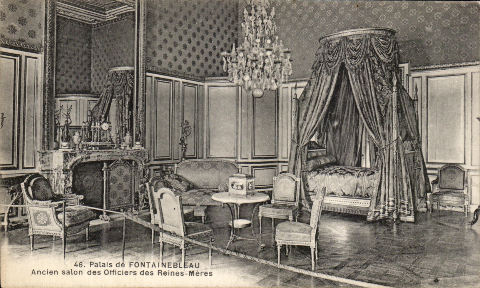 CPA Fontainebleau palais Ancien salon des officiers des reines meres