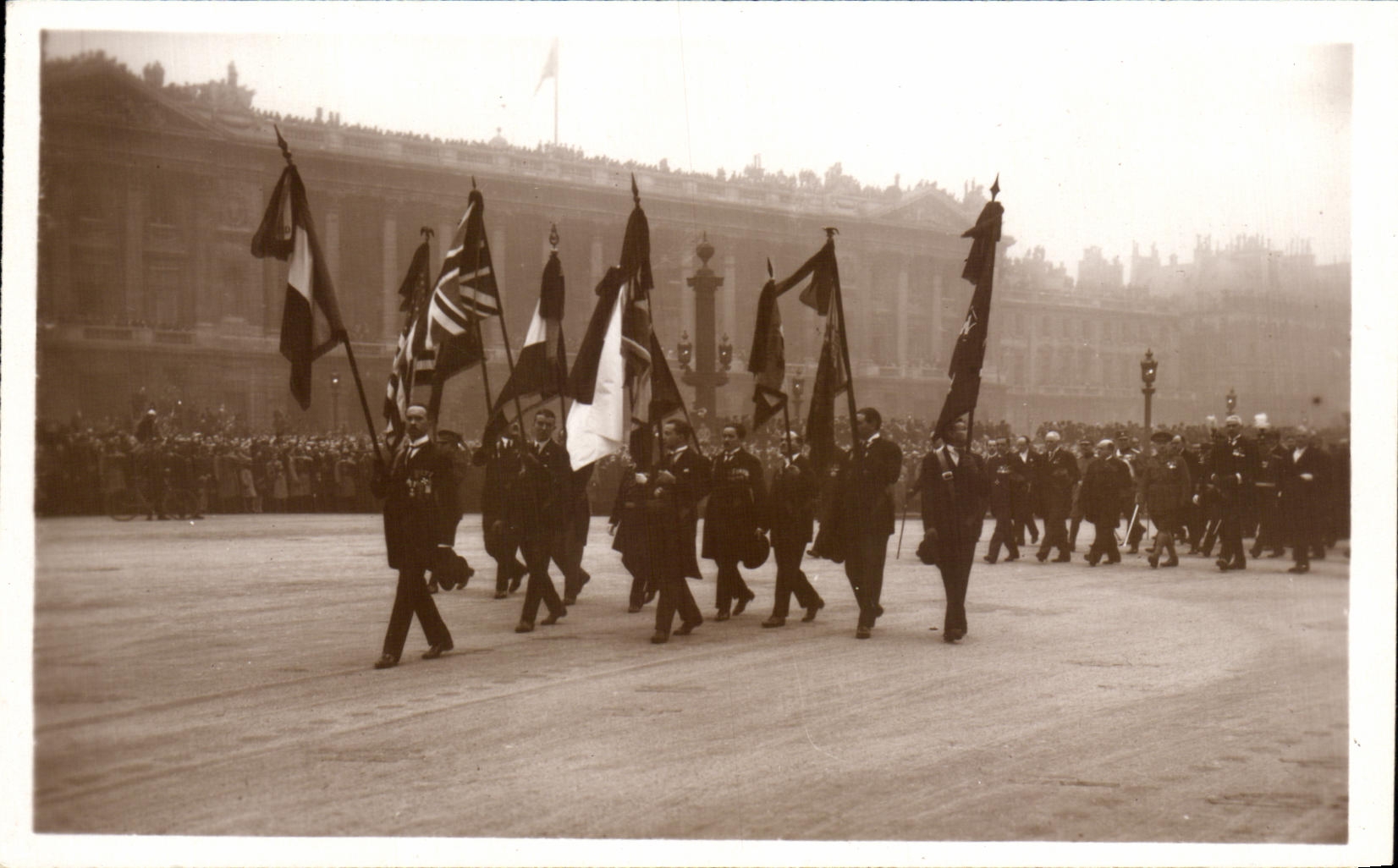 CPA Funerailles Du Marechal Foch Mars Drapeaux des Combattants allies Mars 1929 Paris Militaria
