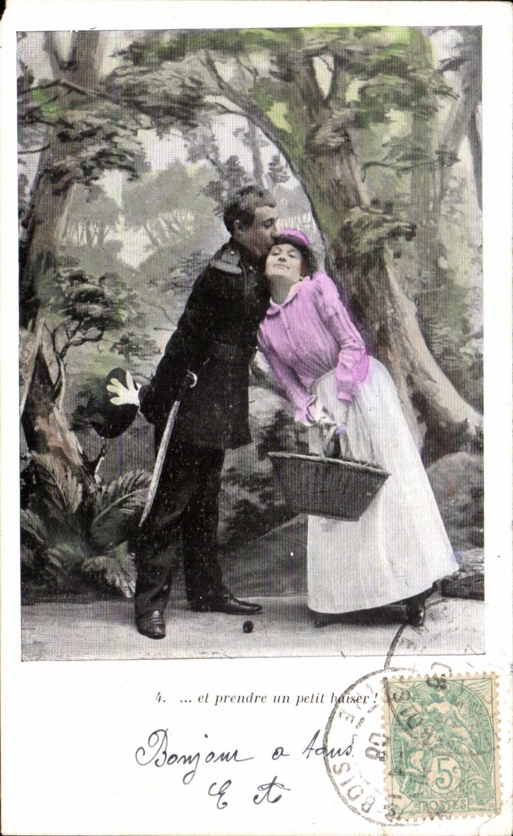 CPA Prendre un petit baiser Fantaisie Femme Militaria