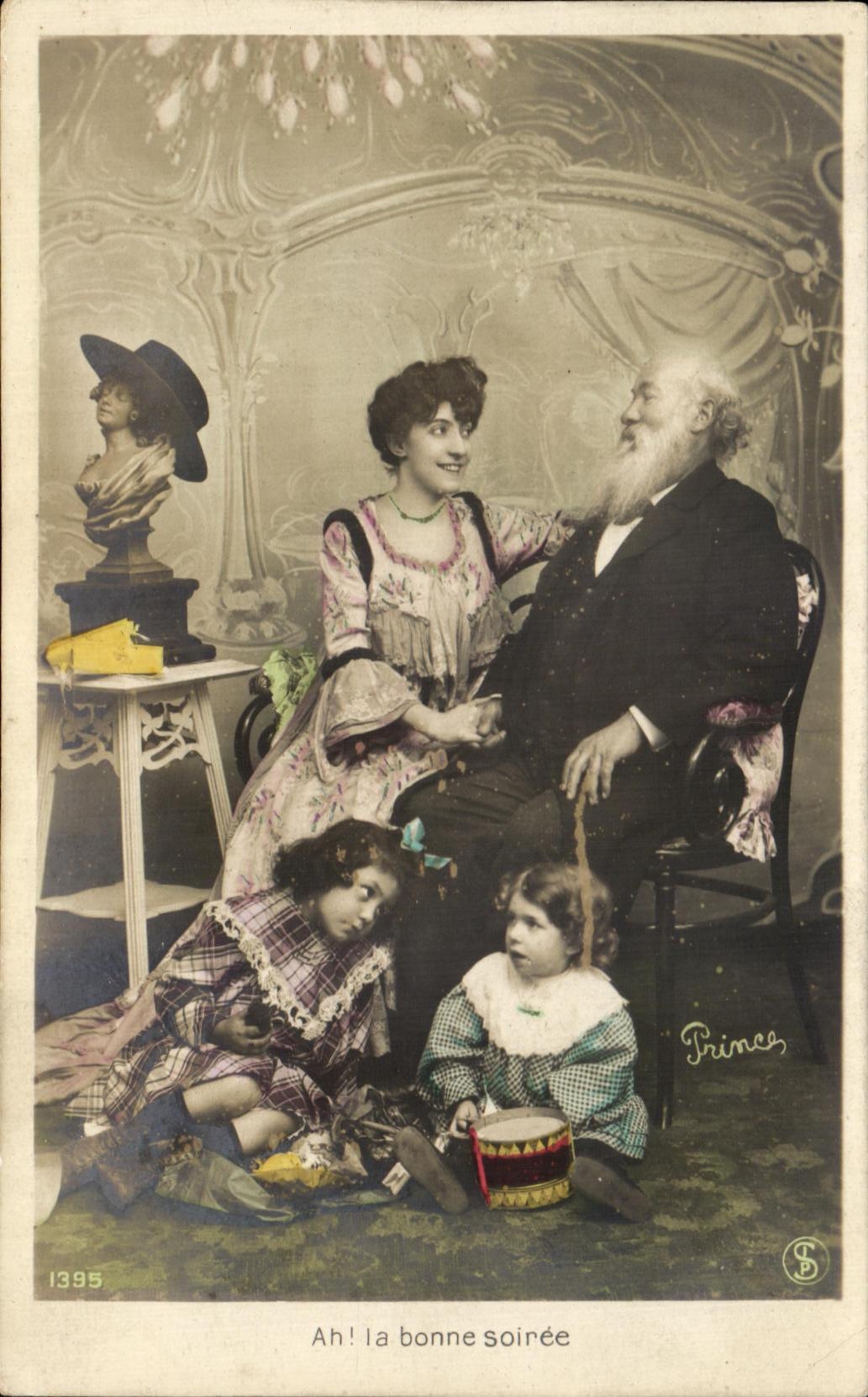 CPA Ah la Bonne Soiree Fantaisie Femme Grand pere Enfants