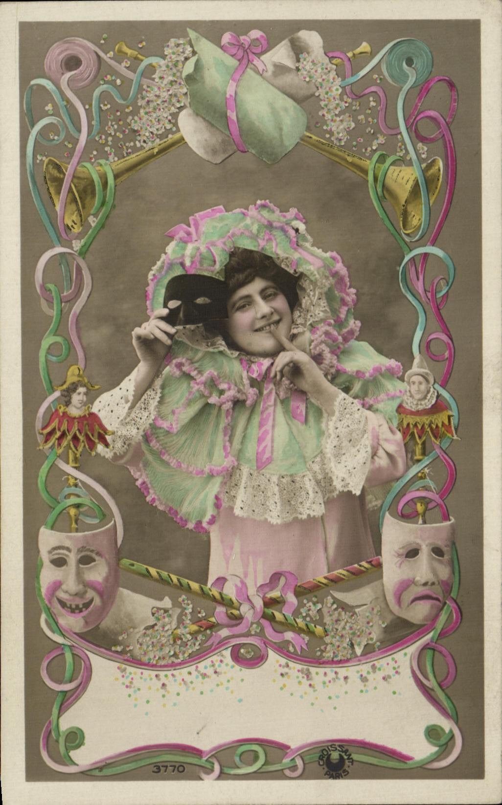 CPA Fantaisie Enfant Carnaval Trompette Masque