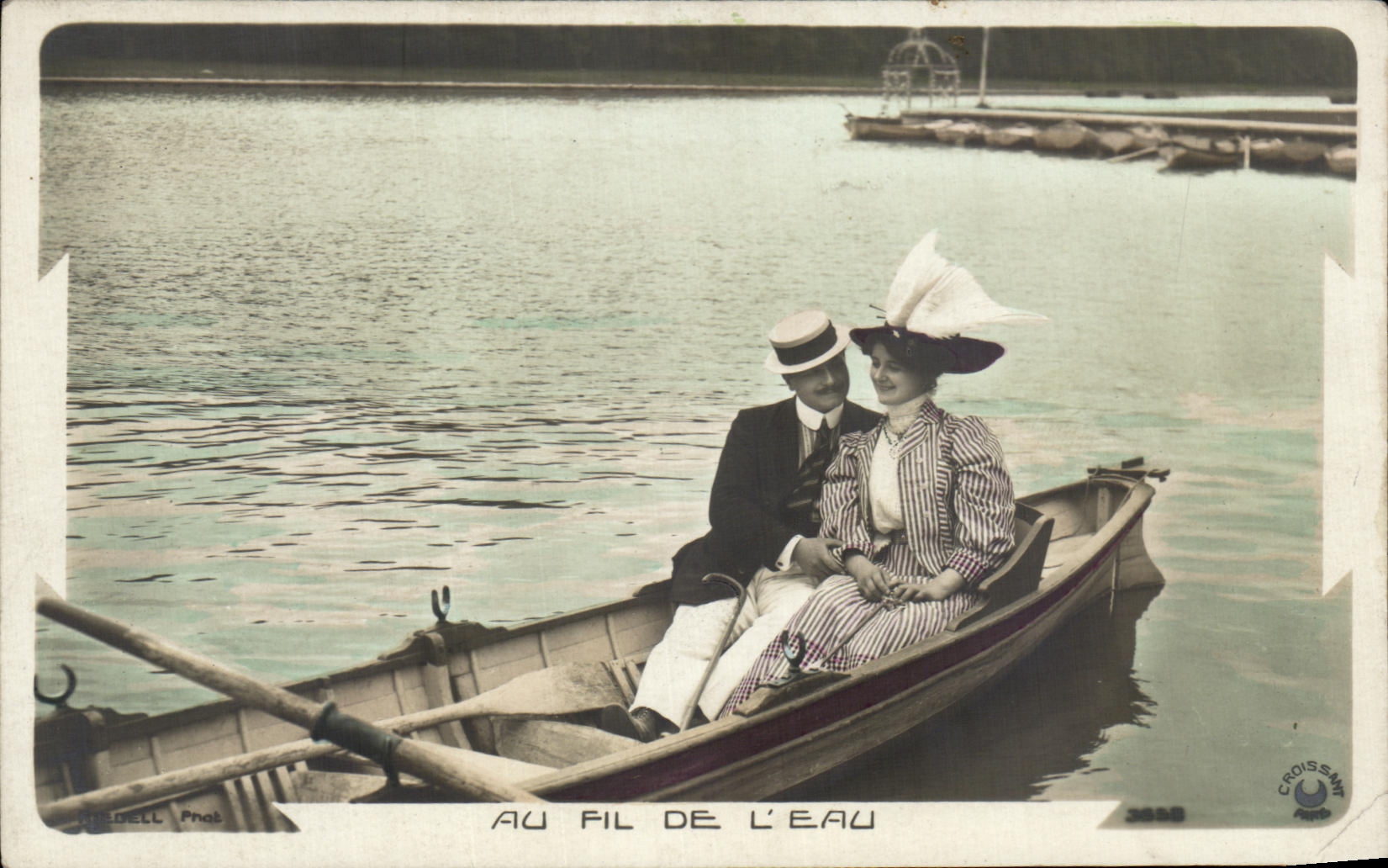 CPA Fantaisie Femme Au fil de l'eau