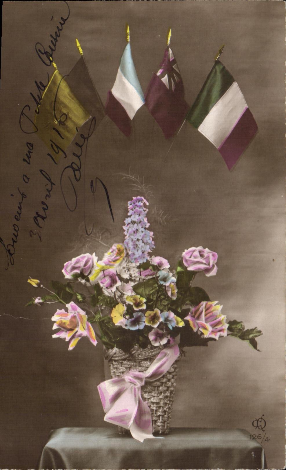 CPA Fantaisie Fleurs Militaria Drapeaux 