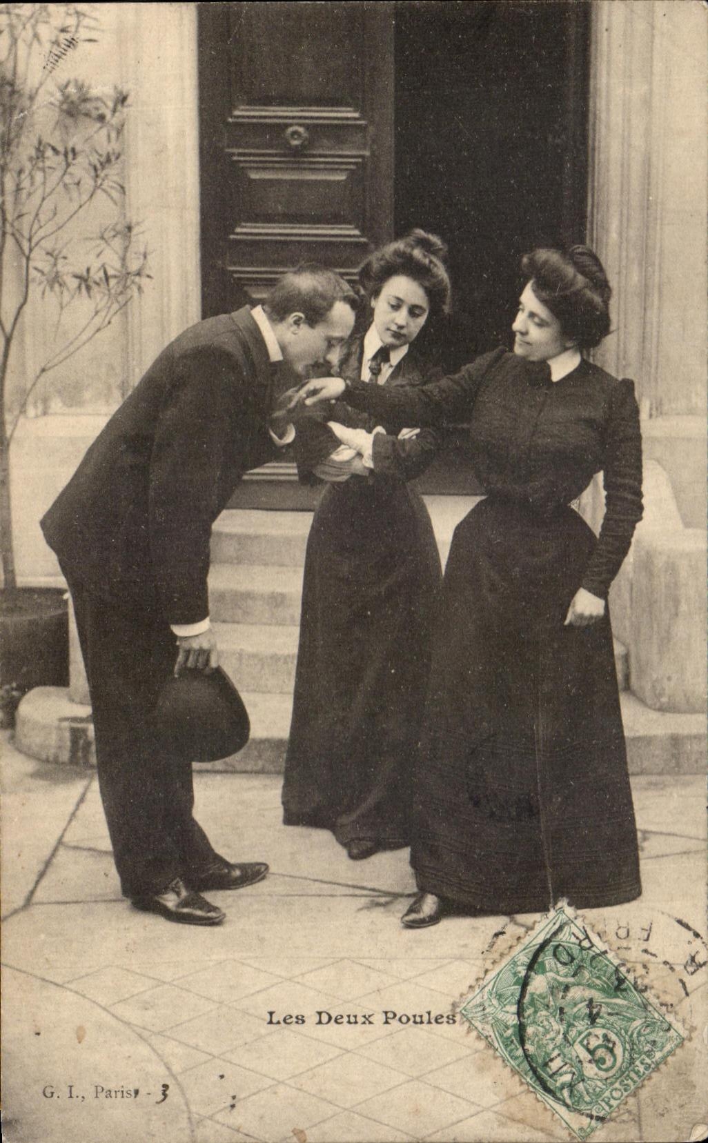 CPA Fantaisie Femme Les deux poules