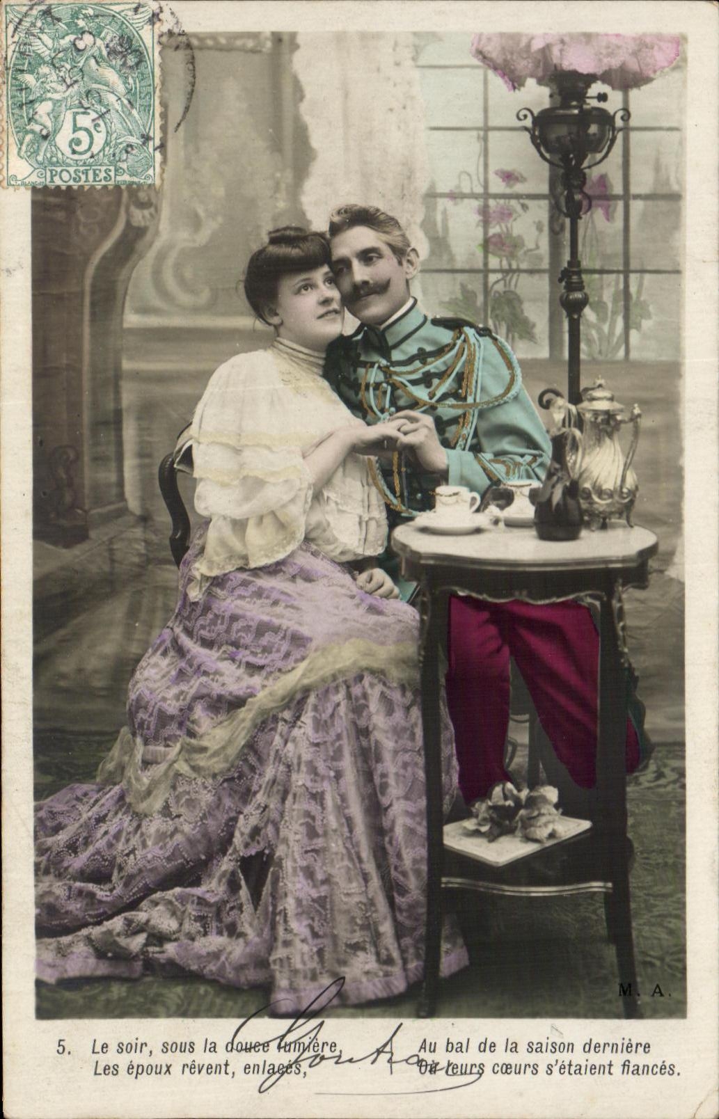 CPA Fantaisie Femme Militaire Militaria