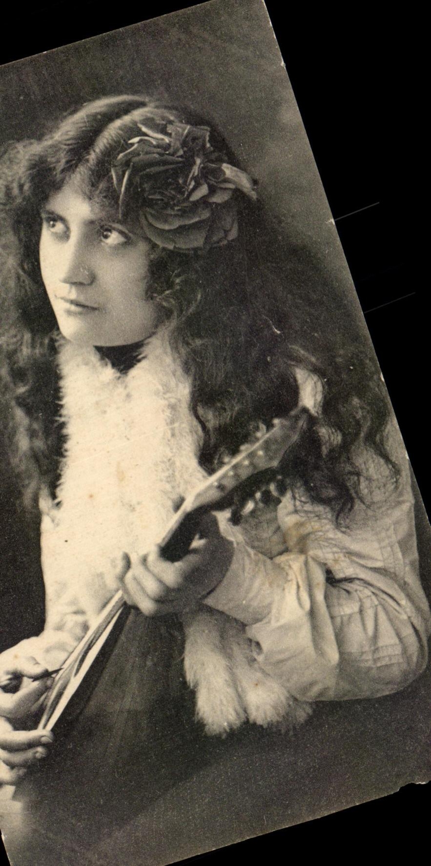 CPA Fantaisie Femme Guitare