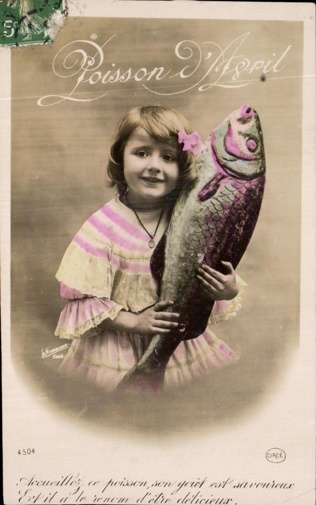 CPA Fantaisie Enfant Paques oeufs Poisson 