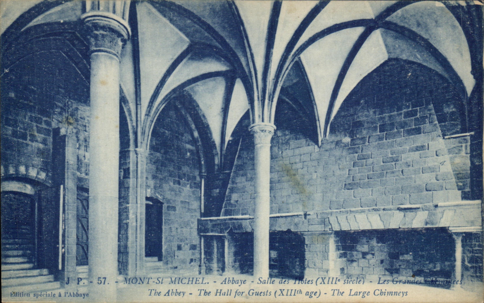 CPA Mont St Michel Abbaye Salle des hotes Les grandes cheminees