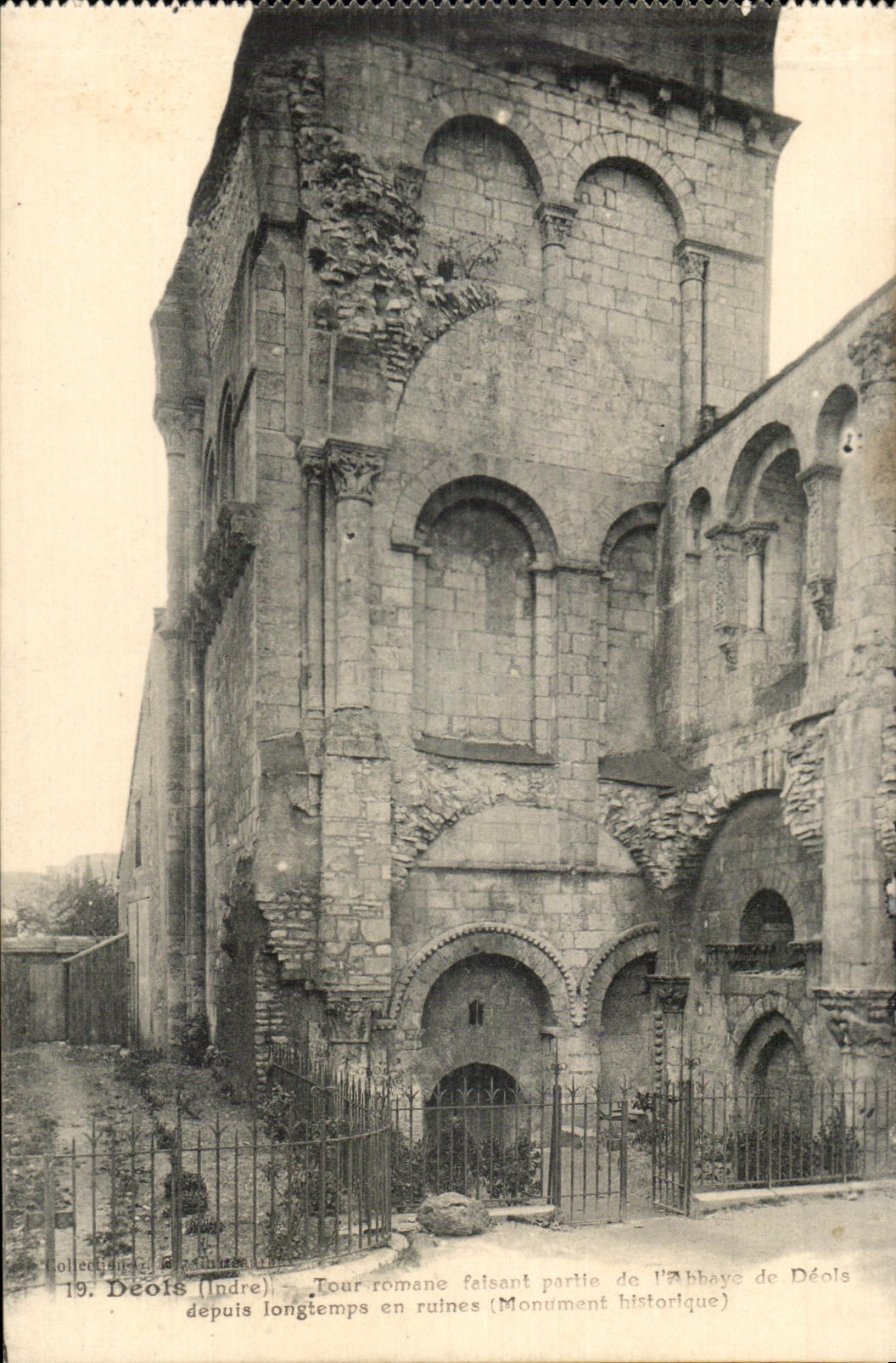 CPA Deols Tour Romane Faisant Partie De l'abbaye de Deols