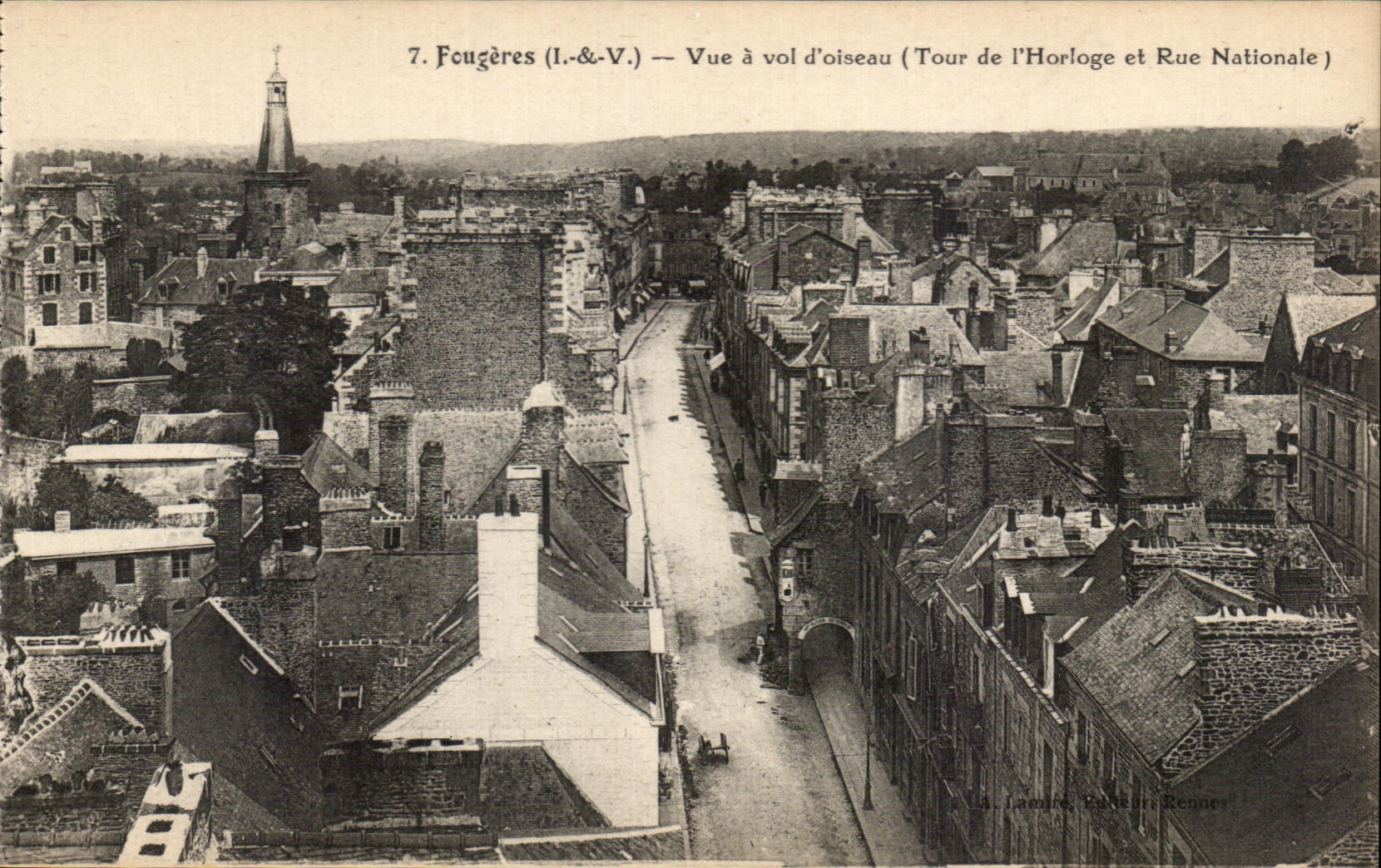 CPA Fougeres Vue a vol d'oiseau Tour de l'horloge et rue Nationale 