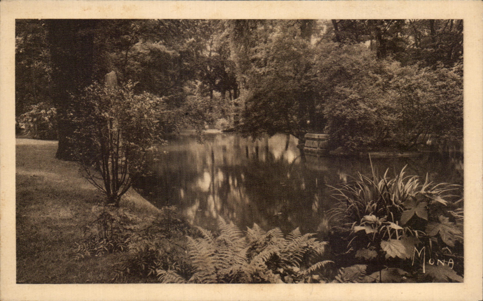 CPA Paris With the Park Heap Seen partial of Naumachie