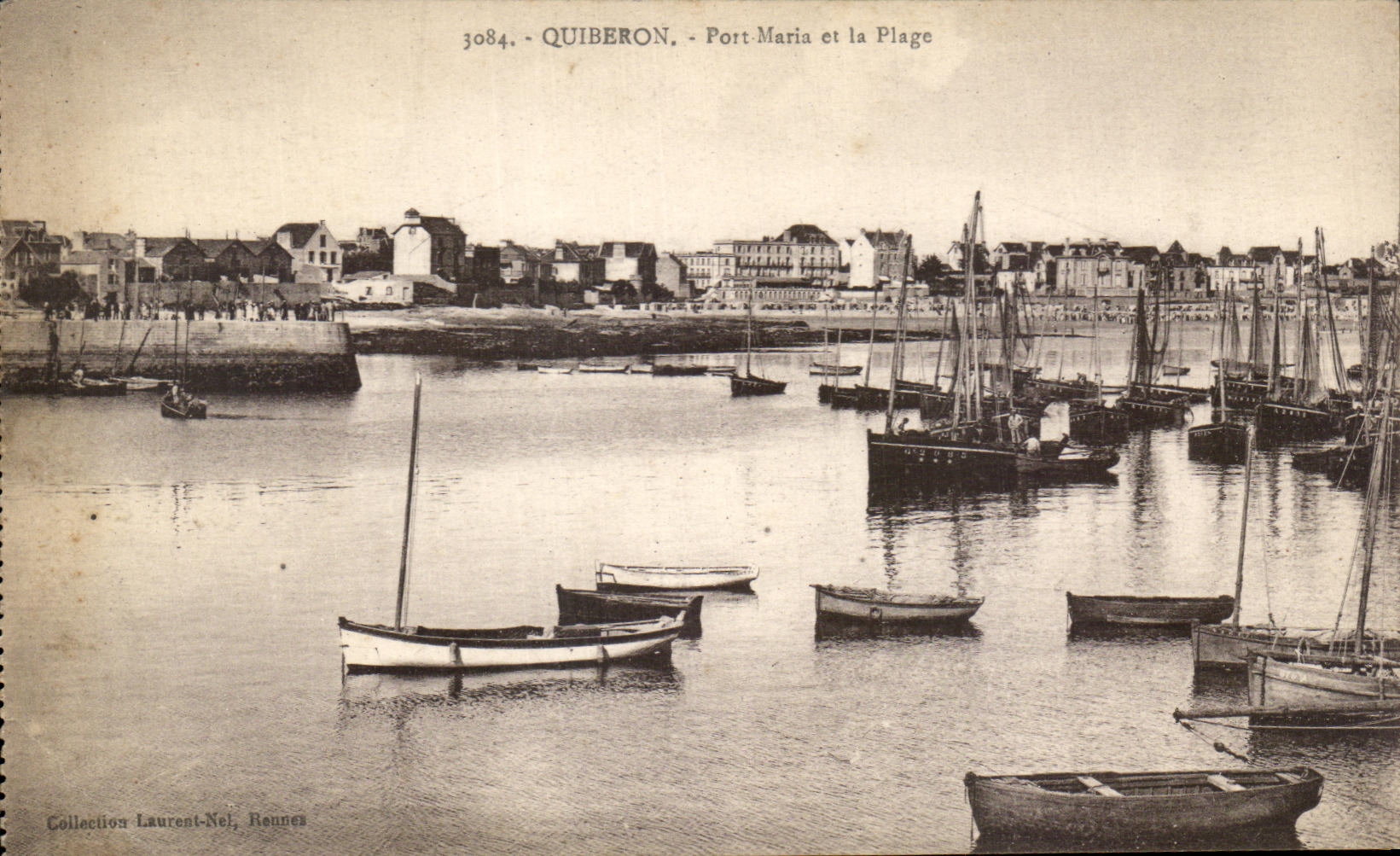 CPA Quiberon Port Maria et la Plage Bateaux
