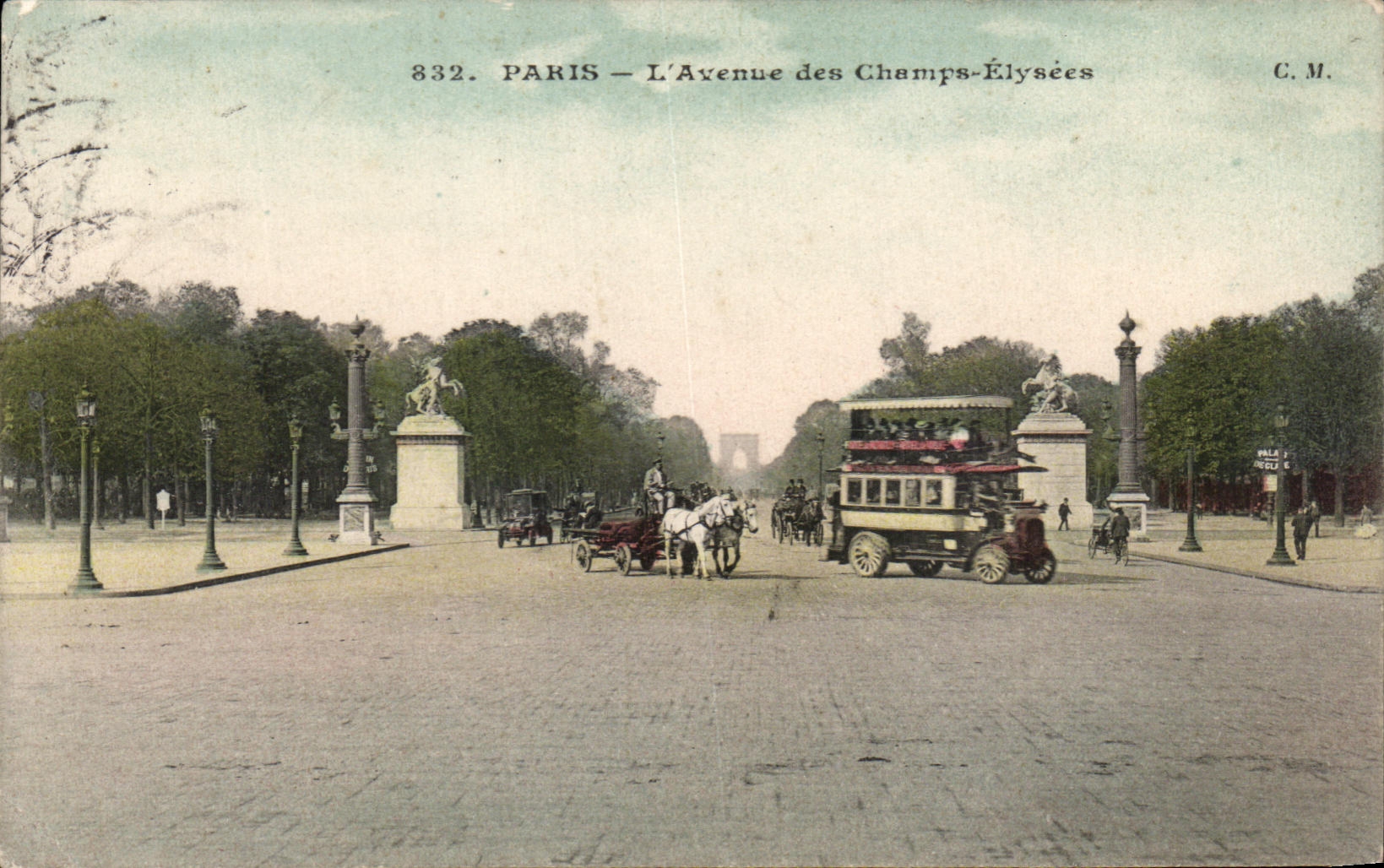 CPA Paris L'Avenue des Champs Elysces Autobus