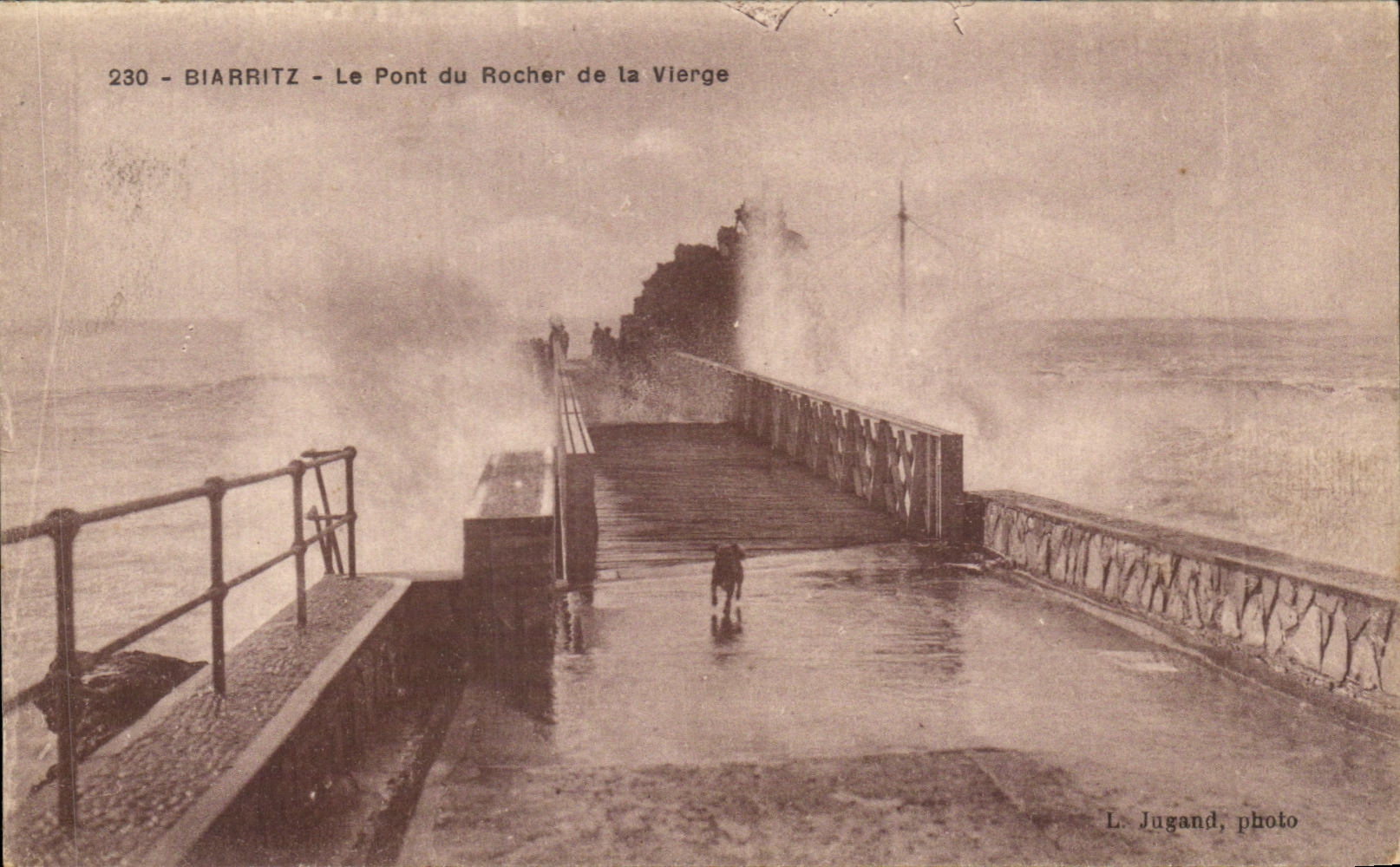 CPA Biarritz Le Pont du Rocher de la Vierge