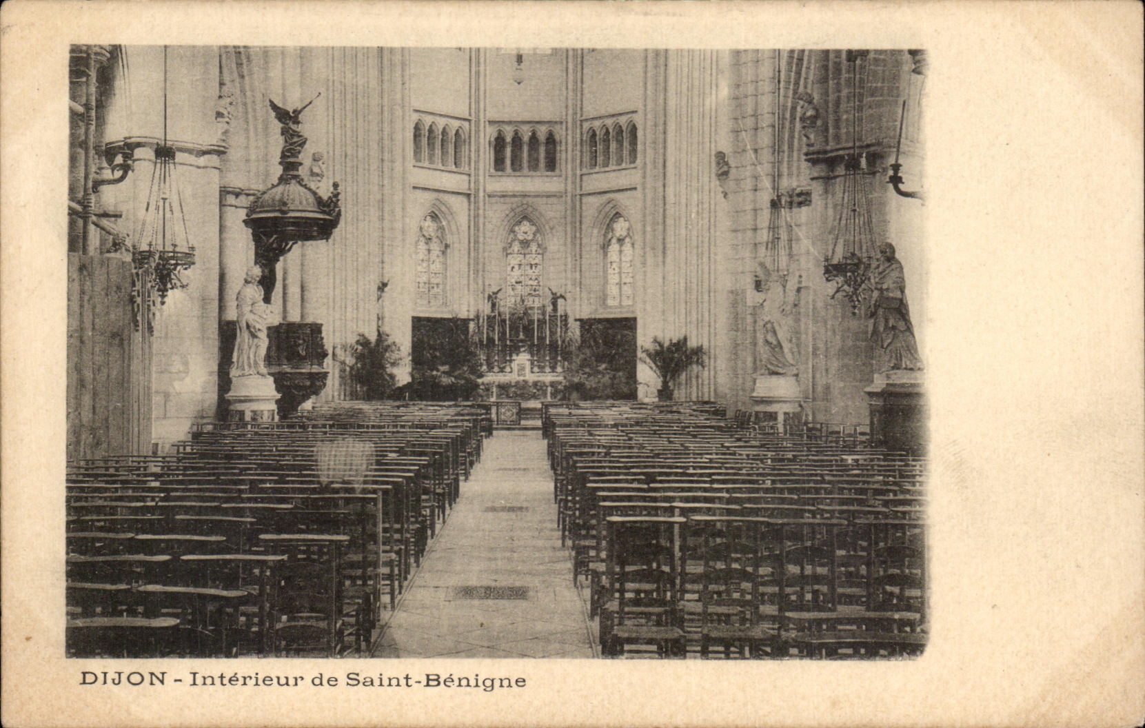 CPA Dijon Interieur de Saint Benigne