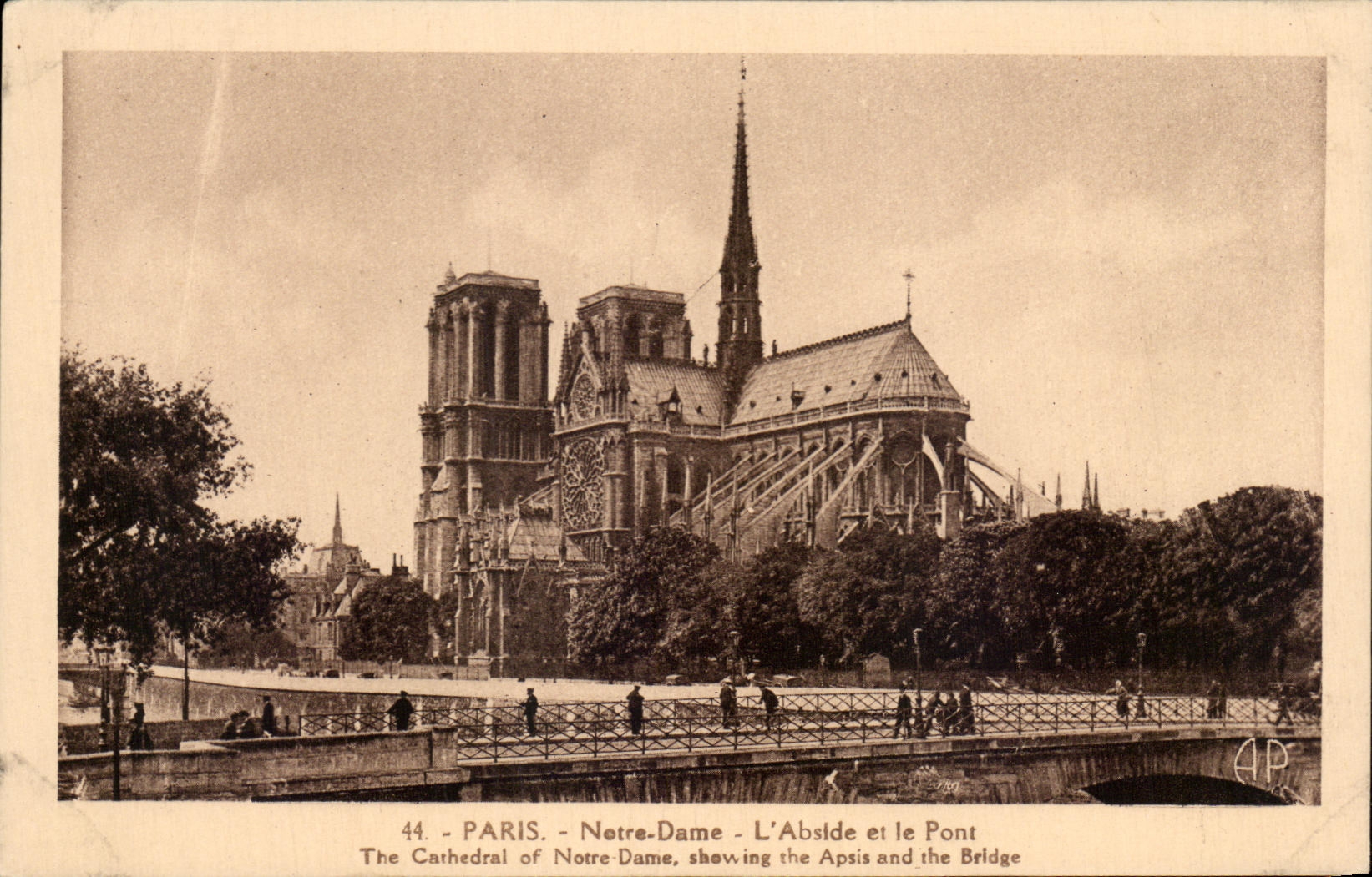 CPA Paris Notre Dame the Apse and the Bridge