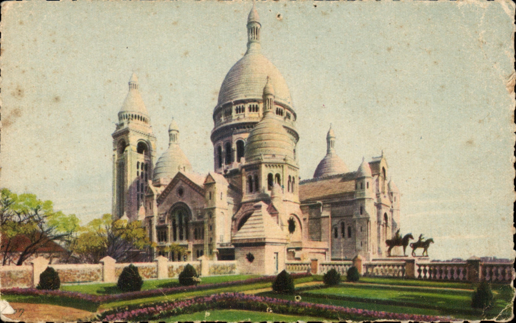 CPA Paris While Strolling Together of the Basilica Crowns Heart montmartre