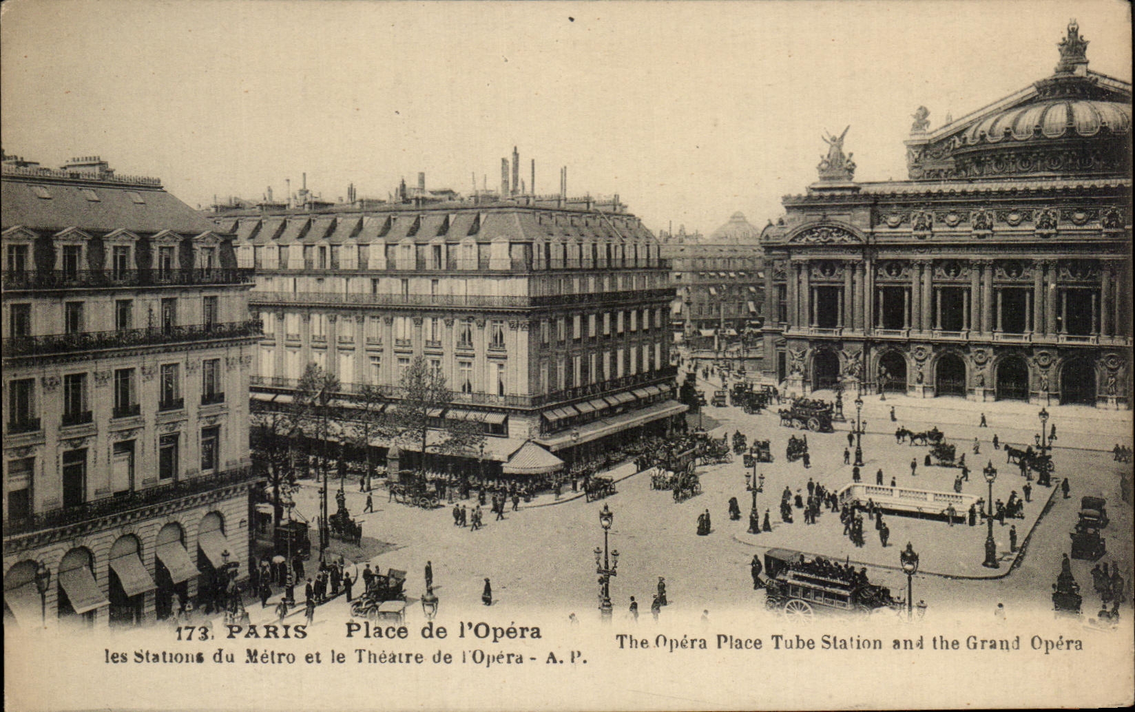 CPA Paris Place de l'Opera les Stations du Metro et le Theatre de l'Opera