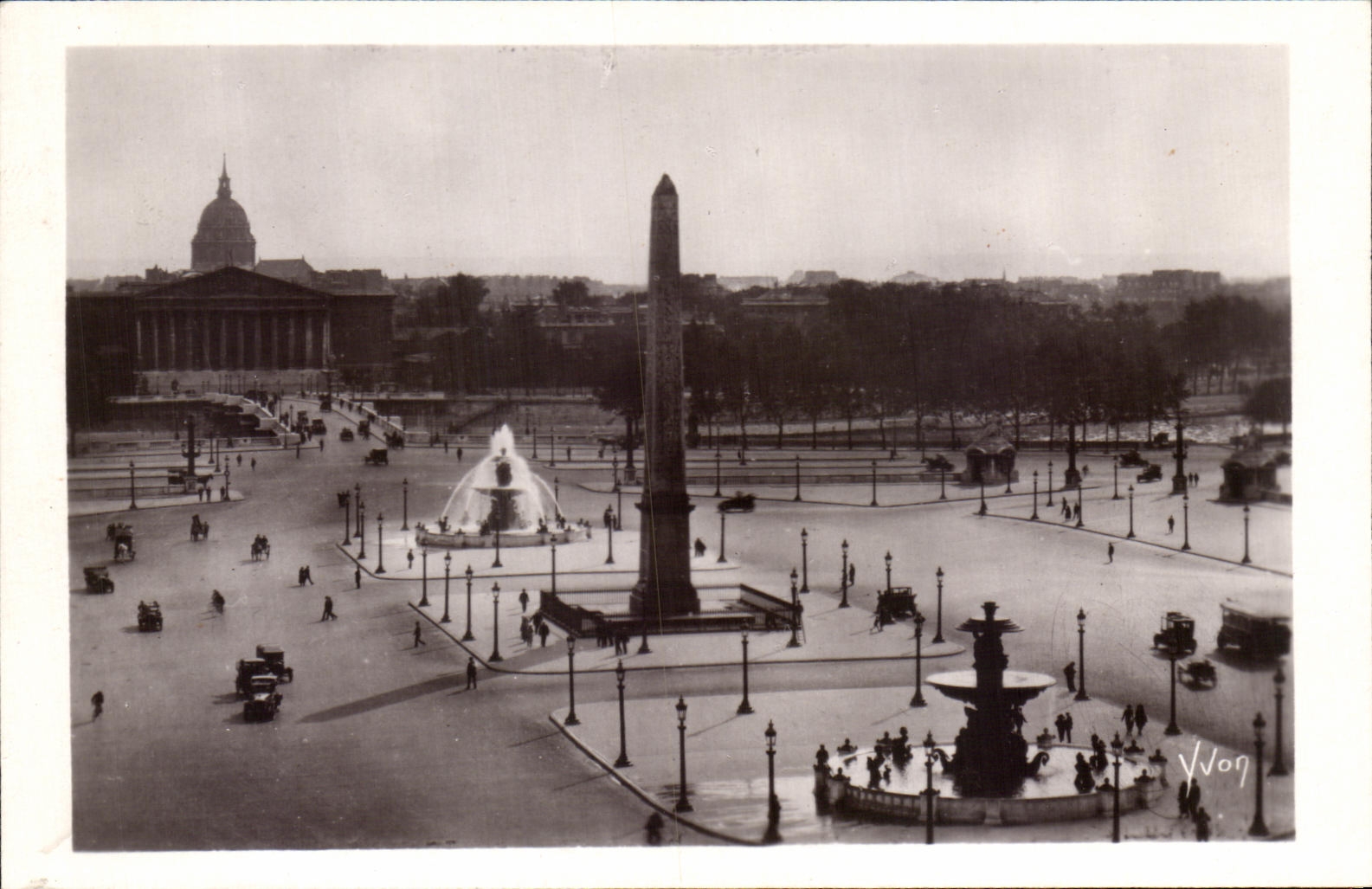 CPA Paris While Strolling the Place of the Harmony