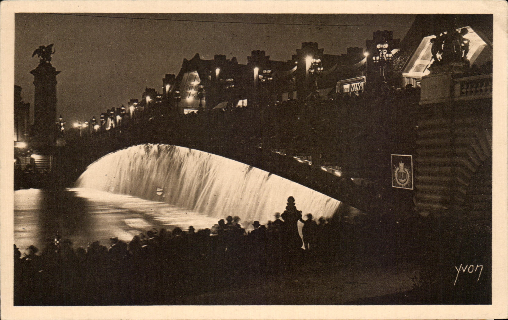 CPA Paris Cascade Lumineuse du Pont Alexandre III Exposition internationale des Arts Decoratifs