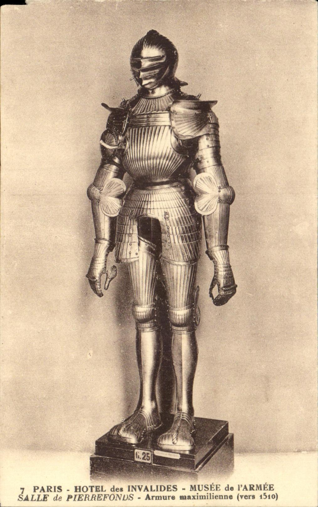 CPA Paris Hotel of Invalides the Museum of the Army Room of Pierrefonds Armor maximilienne