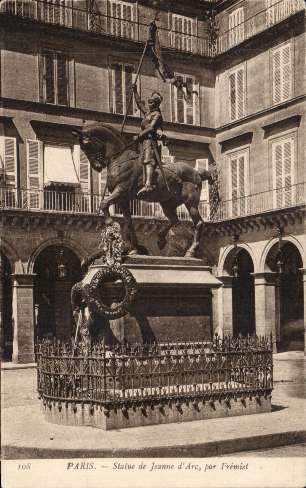 CPA Paris Statue de Jeanne d'Arc par Fremiel