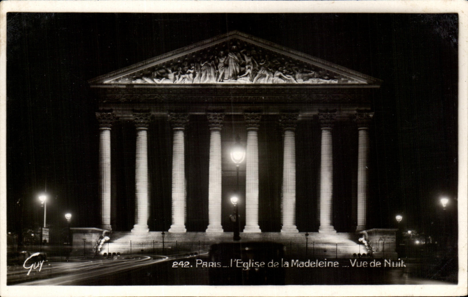 CPA Paris L'Eglise de la Madeleine Vue de Nuit