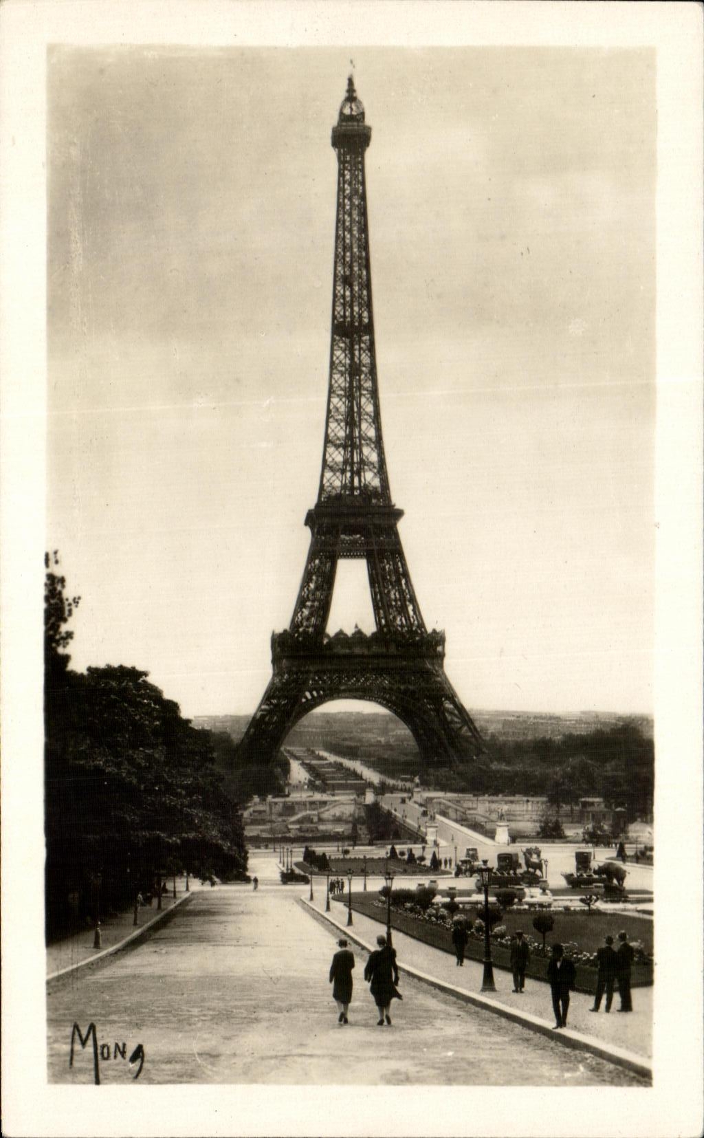CPA Paris Small Tables of Paris the Eiffel Tower Built of the highest Monument of Monce