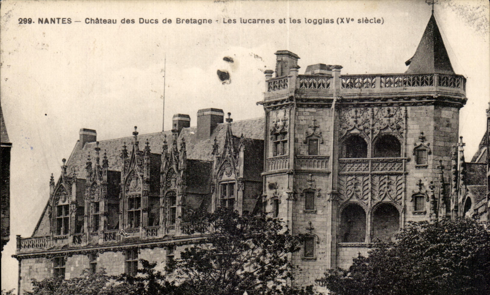 CPA Nantes Castle of the Dukes of Brittany attic windows and Logglas
