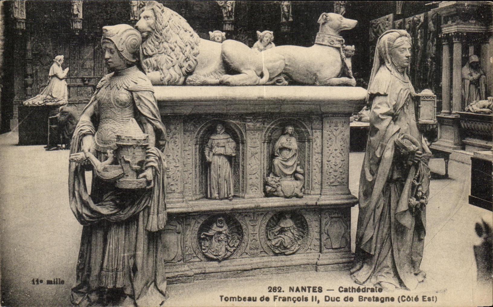 CPA Nantes Cathedral Tomb of François II duke of Brittany Lion