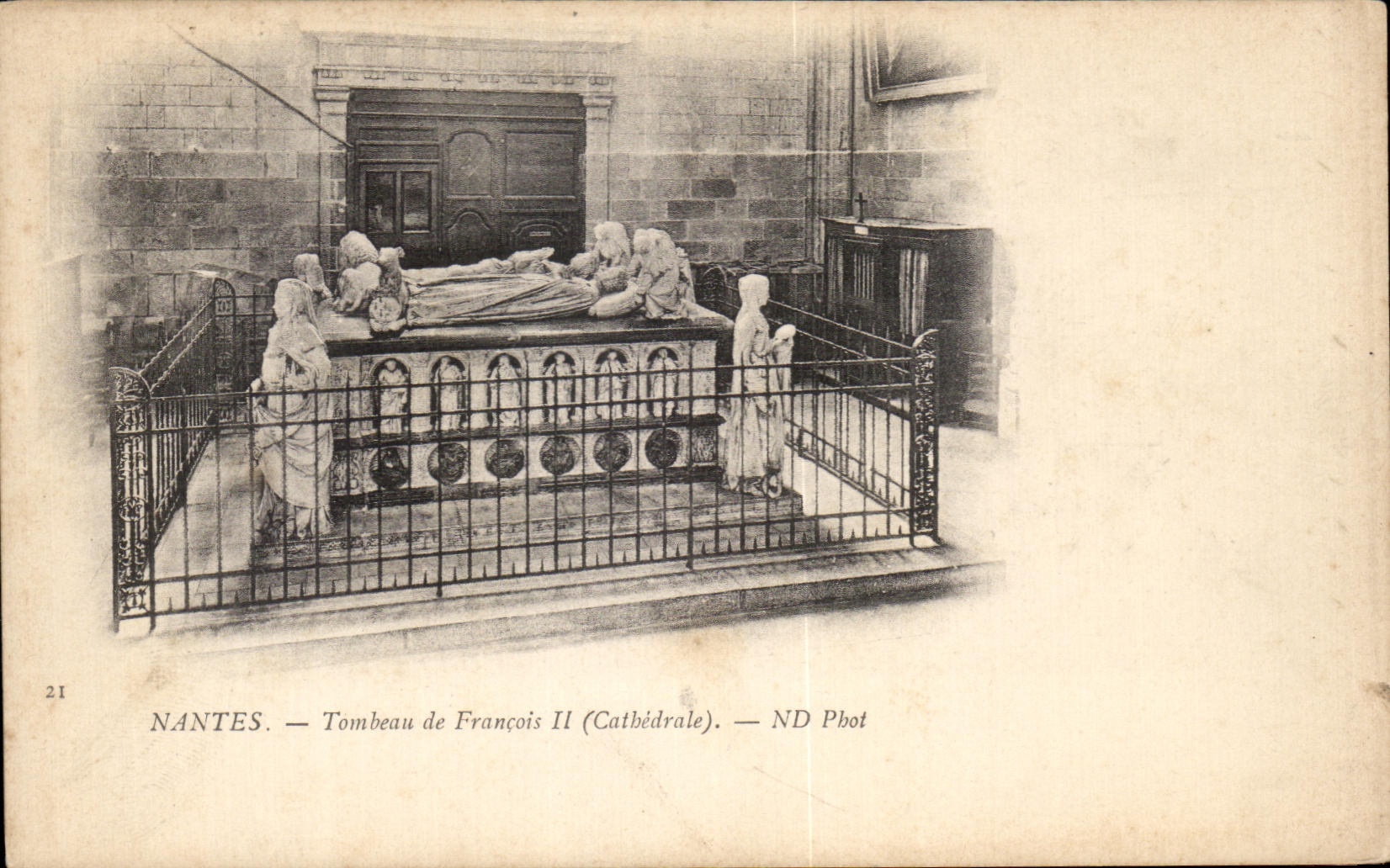 CPA Nantes Tomb of François II Cathedral