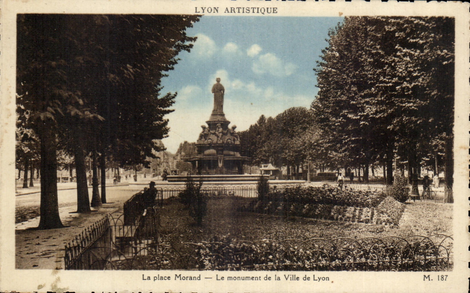CPA Lyon the Morand Place the monument of the town of Lyon
